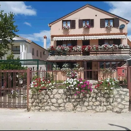 Apartment Safranka *